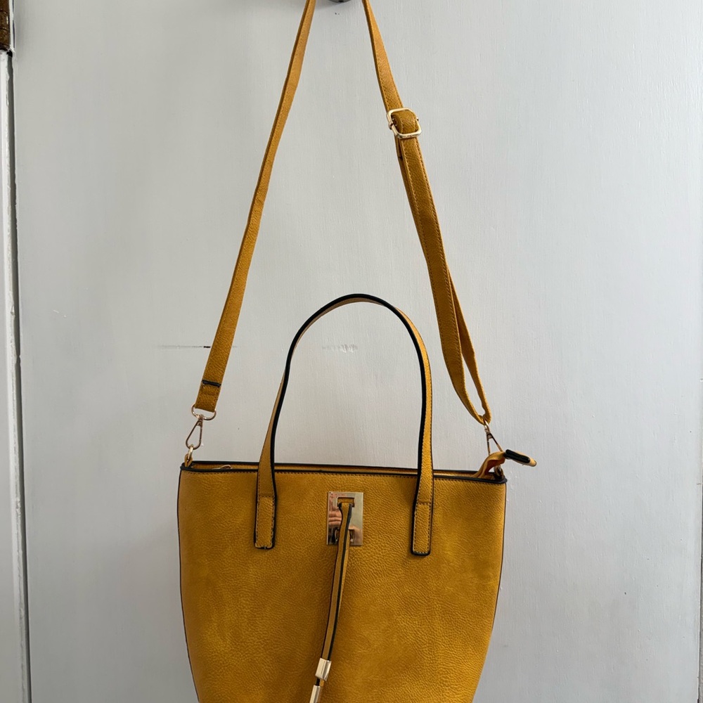Mustard yellow purse; gold hardware, zips. No brand - Picture 3 of 4